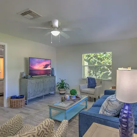 Newly Refurbished Naples Park Cottage With A Heated Pool